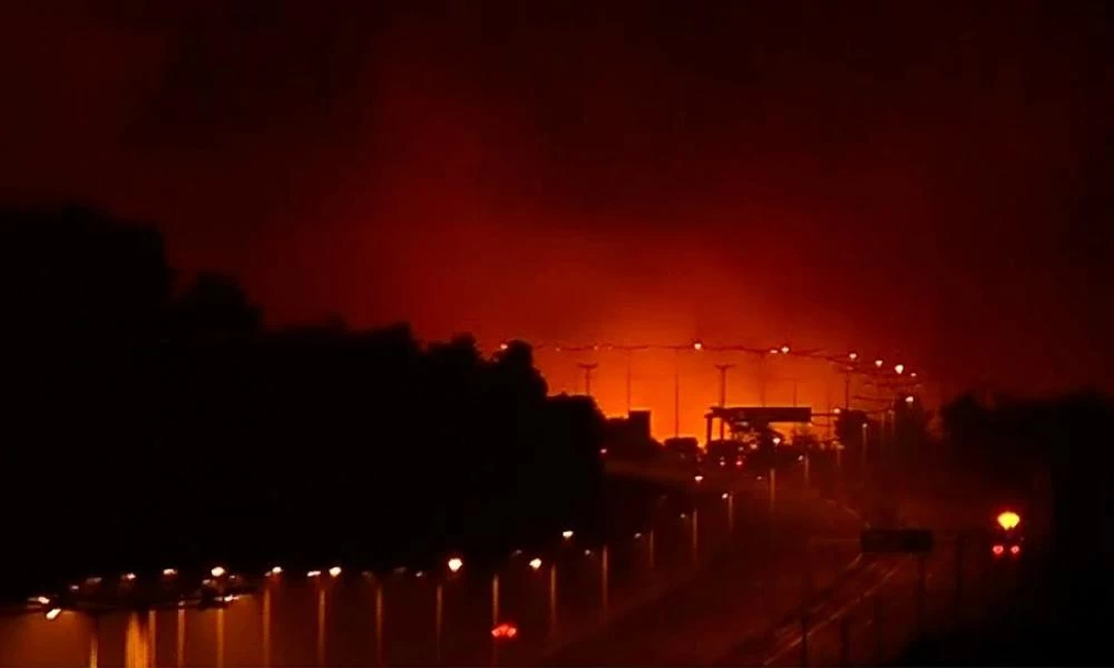 Κόλαση επί γης στην Βόρεια Αττική: Πέρασε την Εθνική η φωτιά - Καίγονται οι Αφίδνες - Λιώνει η άσφαλτος κυριολεκτικά